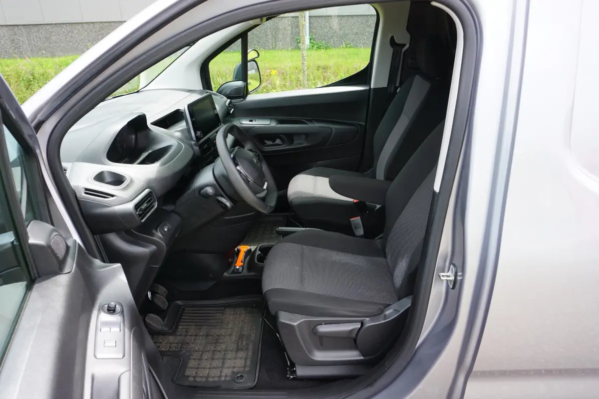 1.5 BlueHDi 100 L1 in Topstaat ||MARGE geen BTW |1e eigenaar |Metallic |Cruise |Navigatie |Carplay |Android Auto |EURO6D |100 pk |Betimmering