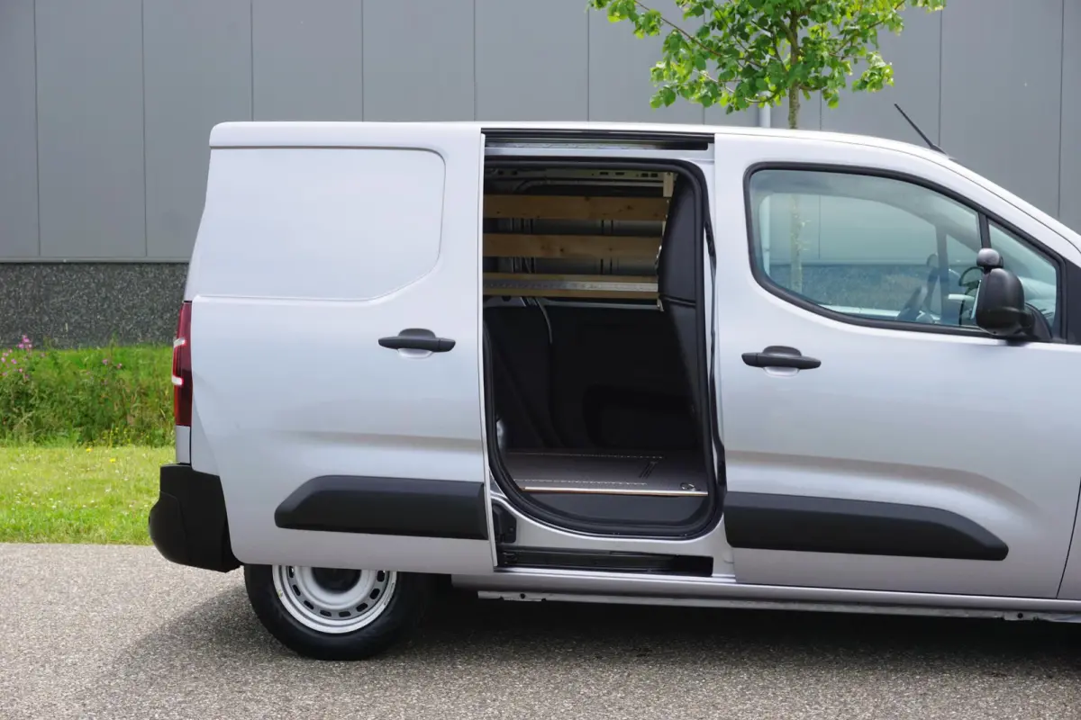1.5 BlueHDi 100 L1 in Topstaat ||MARGE geen BTW |1e eigenaar |Metallic |Cruise |Navigatie |Carplay |Android Auto |EURO6D |100 pk |Betimmering