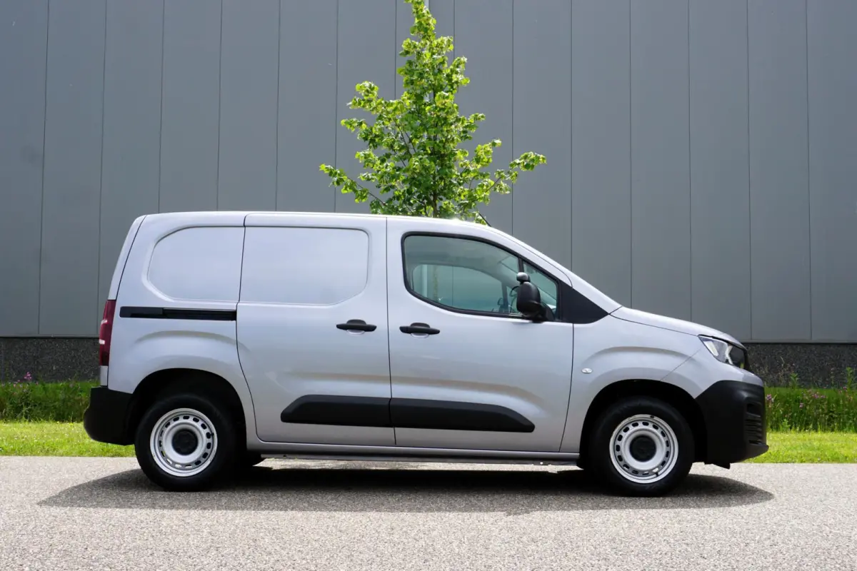 1.5 BlueHDi 100 L1 in Topstaat ||MARGE geen BTW |1e eigenaar |Metallic |Cruise |Navigatie |Carplay |Android Auto |EURO6D |100 pk |Betimmering