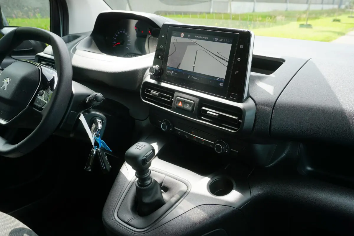 1.5 BlueHDi 100 L1 in Topstaat ||MARGE geen BTW |1e eigenaar |Metallic |Cruise |Navigatie |Carplay |Android Auto |EURO6D |100 pk |Betimmering