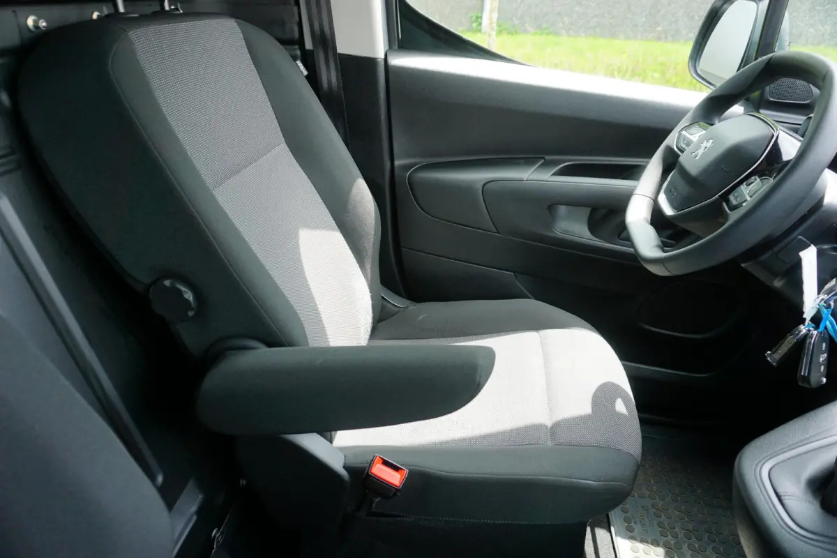 1.5 BlueHDi 100 L1 in Topstaat ||MARGE geen BTW |1e eigenaar |Metallic |Cruise |Navigatie |Carplay |Android Auto |EURO6D |100 pk |Betimmering