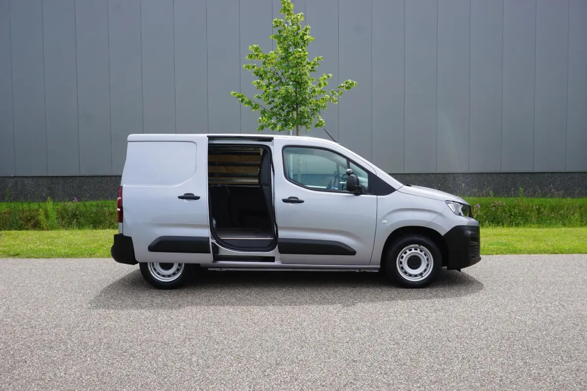 1.5 BlueHDi 100 L1 in Topstaat ||MARGE geen BTW |1e eigenaar |Metallic |Cruise |Navigatie |Carplay |Android Auto |EURO6D |100 pk |Betimmering
