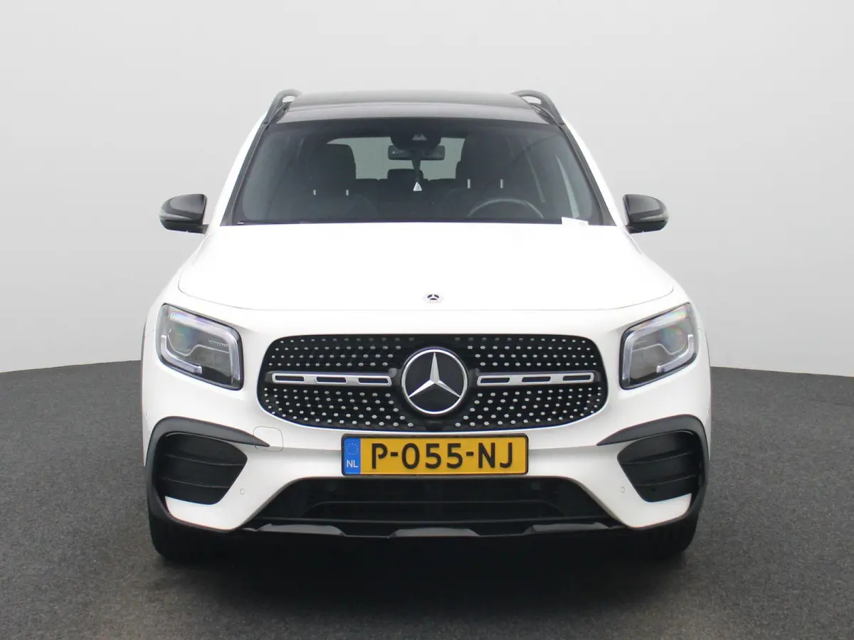 200 Business Solution AMG | PANORAMA SCHUIFDAK | SFEERVERLICHTING | ACHTERUITRIJCAMERA | NAVIGATIE | STOELVERWARMING | TREKHAAK |