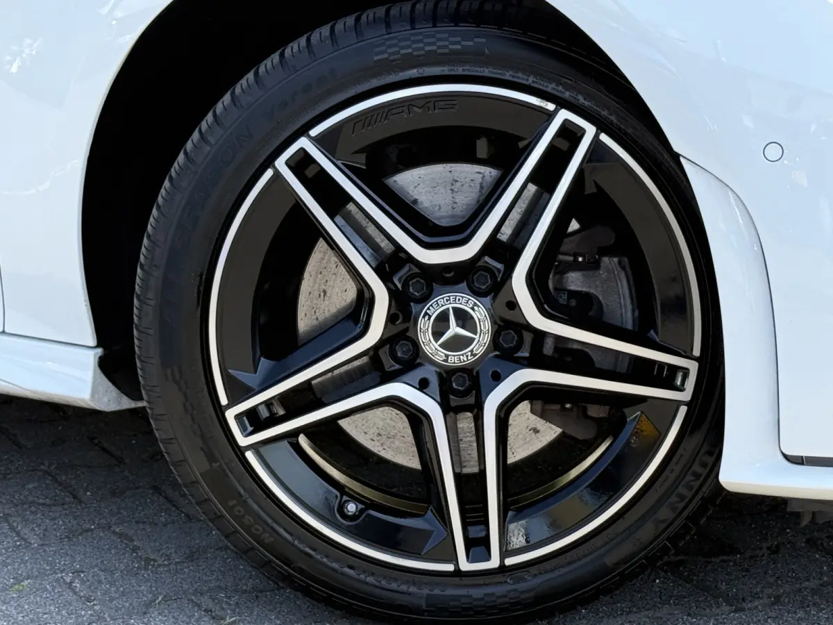 250e AMG Line | Pano | Ambient Light | Camera | Keyless | 18 inch