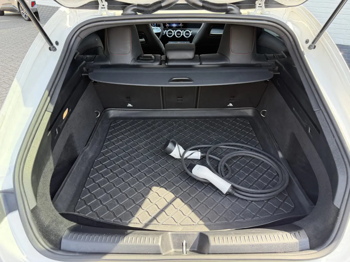 250e AMG Line | Pano | Ambient Light | Camera | Keyless | 18 inch