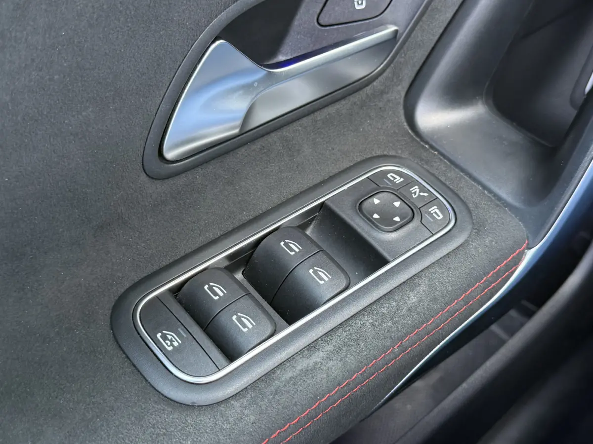250e AMG Line | Pano | Ambient Light | Camera | Keyless | 18 inch