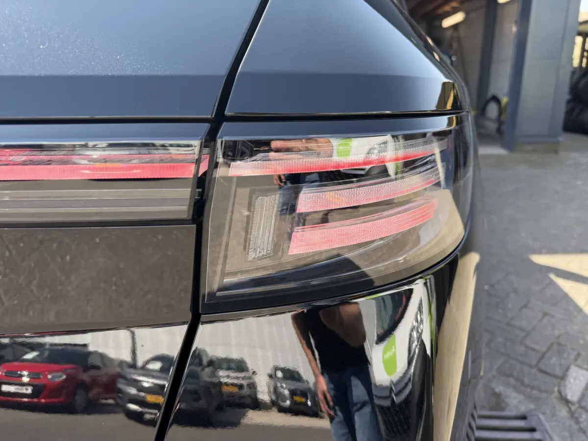 225pk Plug-in-Hybrid Edition (Trekgewicht 1.550kg - LED - Keyless Entry - Navigatie via APP - Automatische Airco - Parkeersensoren V+A - Adaptieve Cruise Controle - 19")