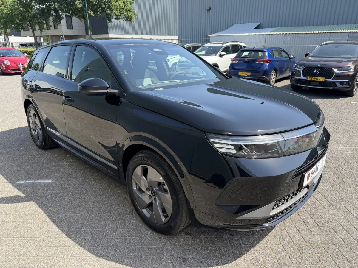 225pk Plug-in-Hybrid Edition (Trekgewicht 1.550kg - LED - Keyless Entry - Navigatie via APP - Automatische Airco - Parkeersensoren V+A - Adaptieve Cruise Controle - 19")