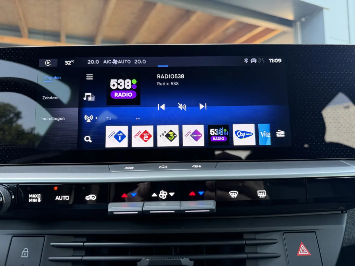 225pk Plug-in-Hybrid Edition (Trekgewicht 1.550kg - LED - Keyless Entry - Navigatie via APP - Automatische Airco - Parkeersensoren V+A - Adaptieve Cruise Controle - 19")