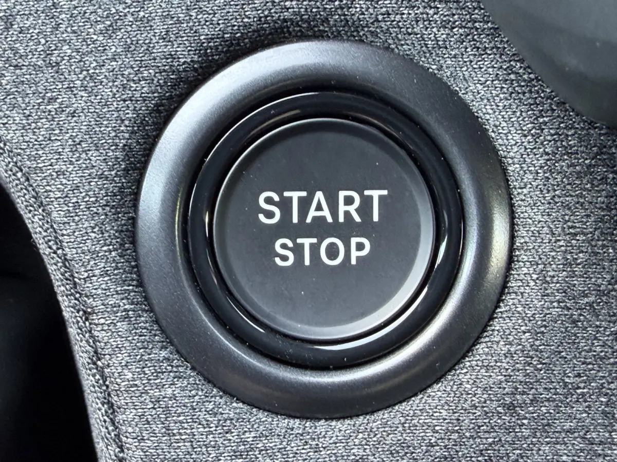 225pk Plug-in-Hybrid Edition (Trekgewicht 1.550kg - LED - Keyless Entry - Navigatie via APP - Automatische Airco - Parkeersensoren V+A - Adaptieve Cruise Controle - 19")