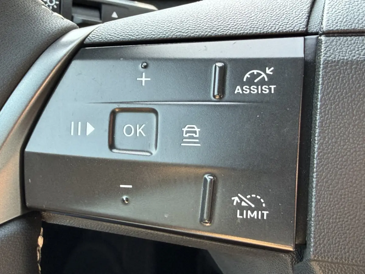 225pk Plug-in-Hybrid Edition (Trekgewicht 1.550kg - LED - Keyless Entry - Navigatie via APP - Automatische Airco - Parkeersensoren V+A - Adaptieve Cruise Controle - 19")