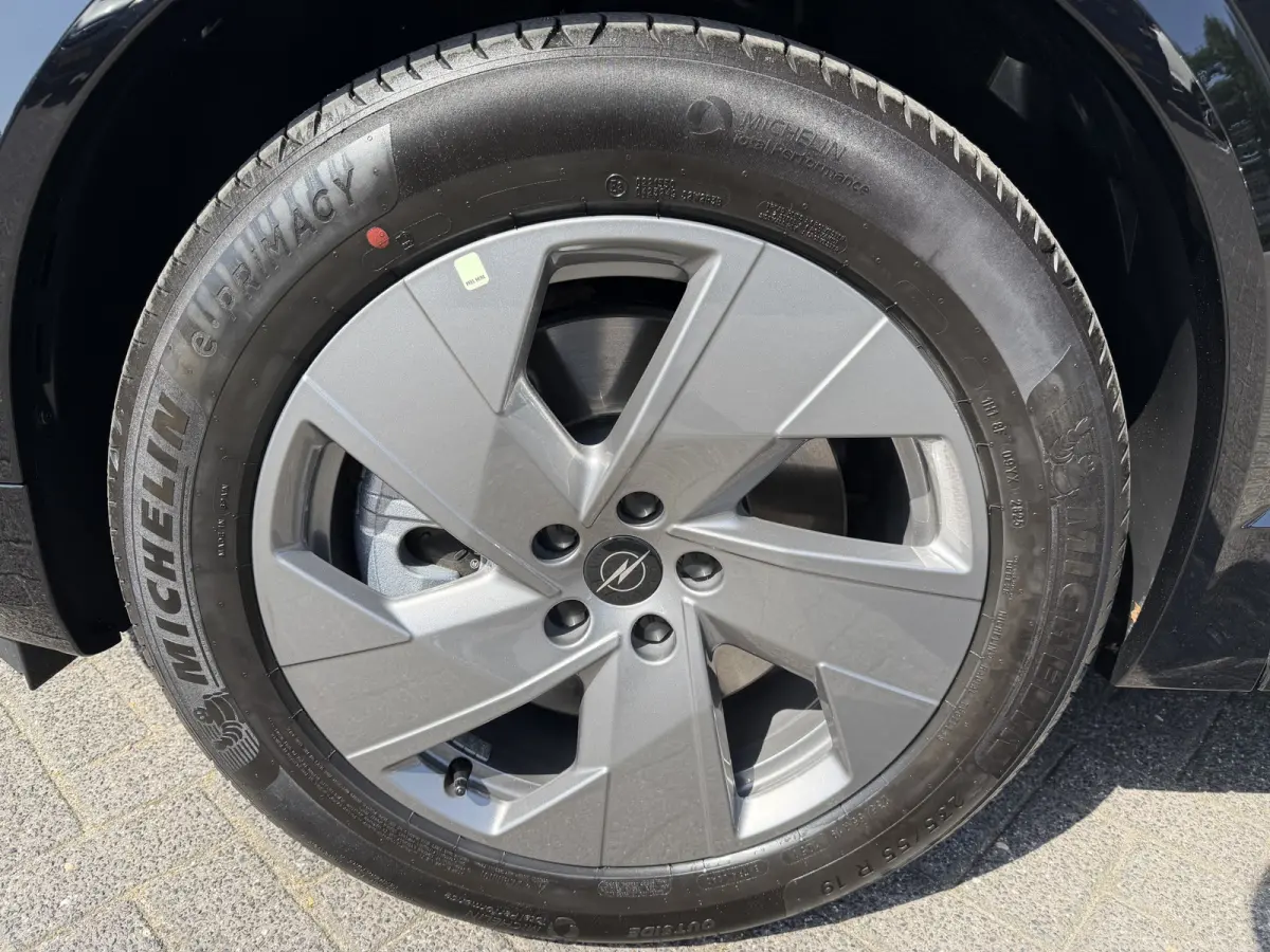 225pk Plug-in-Hybrid Edition (Trekgewicht 1.550kg - LED - Keyless Entry - Navigatie via APP - Automatische Airco - Parkeersensoren V+A - Adaptieve Cruise Controle - 19")