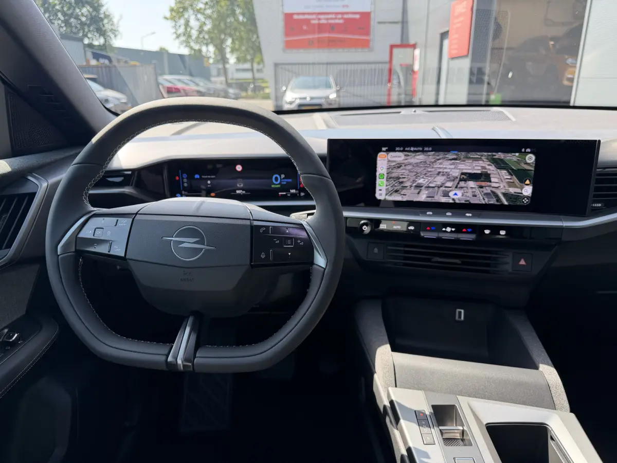 225pk Plug-in-Hybrid Edition (Trekgewicht 1.550kg - LED - Keyless Entry - Navigatie via APP - Automatische Airco - Parkeersensoren V+A - Adaptieve Cruise Controle - 19")