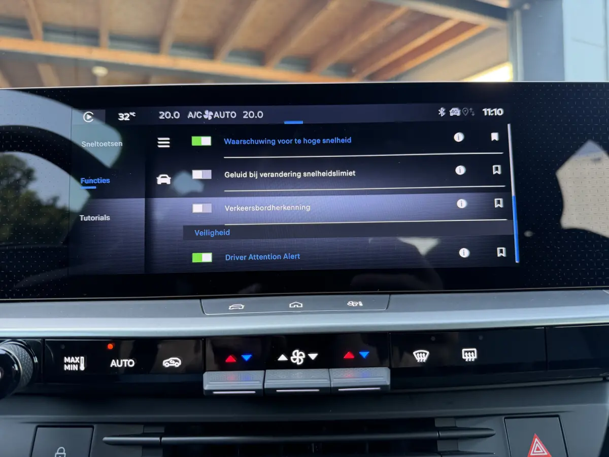 225pk Plug-in-Hybrid Edition (Trekgewicht 1.550kg - LED - Keyless Entry - Navigatie via APP - Automatische Airco - Parkeersensoren V+A - Adaptieve Cruise Controle - 19")