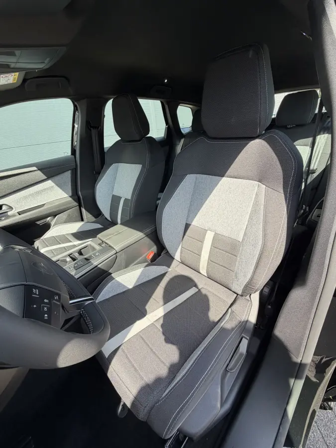 225pk Plug-in-Hybrid Edition (Trekgewicht 1.550kg - LED - Keyless Entry - Navigatie via APP - Automatische Airco - Parkeersensoren V+A - Adaptieve Cruise Controle - 19")