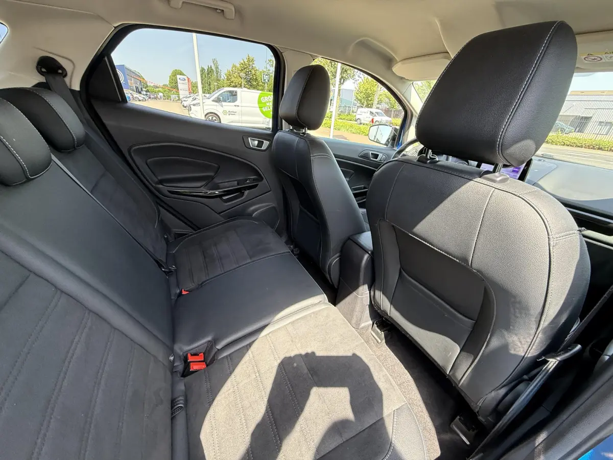 1.0 EcoBoost ST-Line Automaat | Zwart Dak | Winter Pack | Navigatie | 17"lichtmetalen Velgen