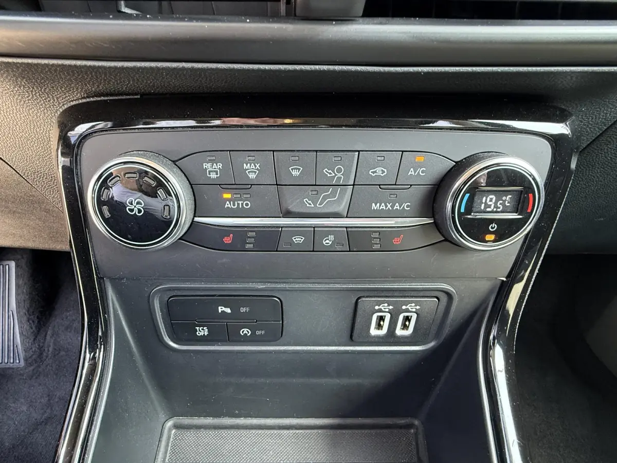 1.0 EcoBoost ST-Line Automaat | Zwart Dak | Winter Pack | Navigatie | 17"lichtmetalen Velgen