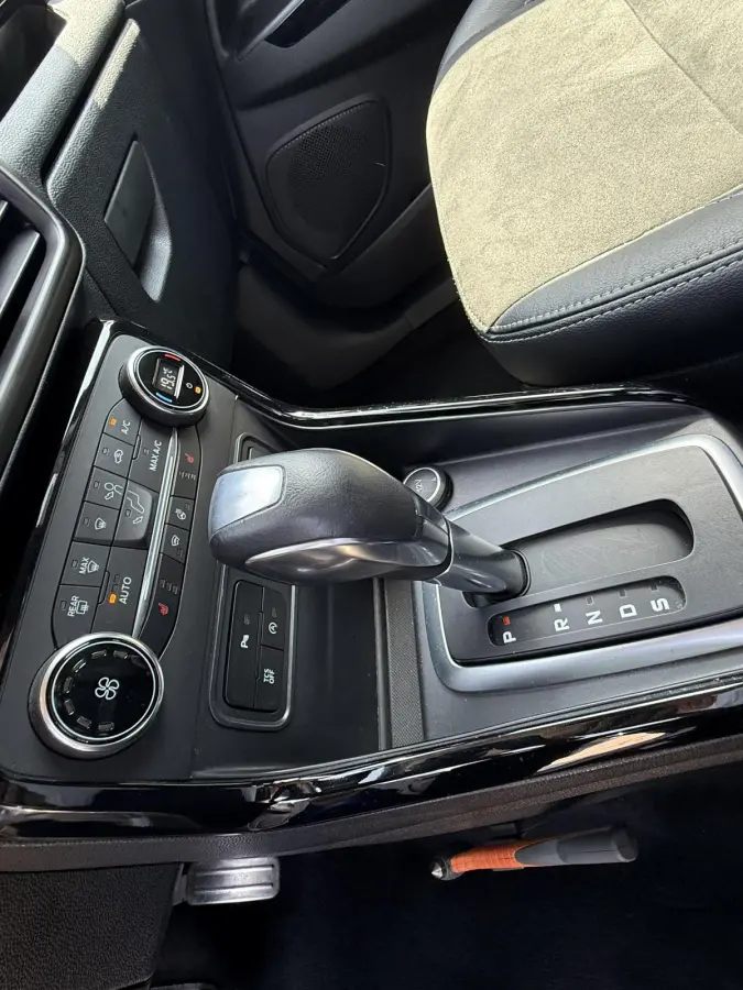1.0 EcoBoost ST-Line Automaat | Zwart Dak | Winter Pack | Navigatie | 17"lichtmetalen Velgen