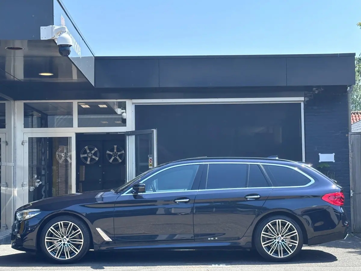 520i High Executive M-SPORT / PANO / MEMORY / TREKHAAK
