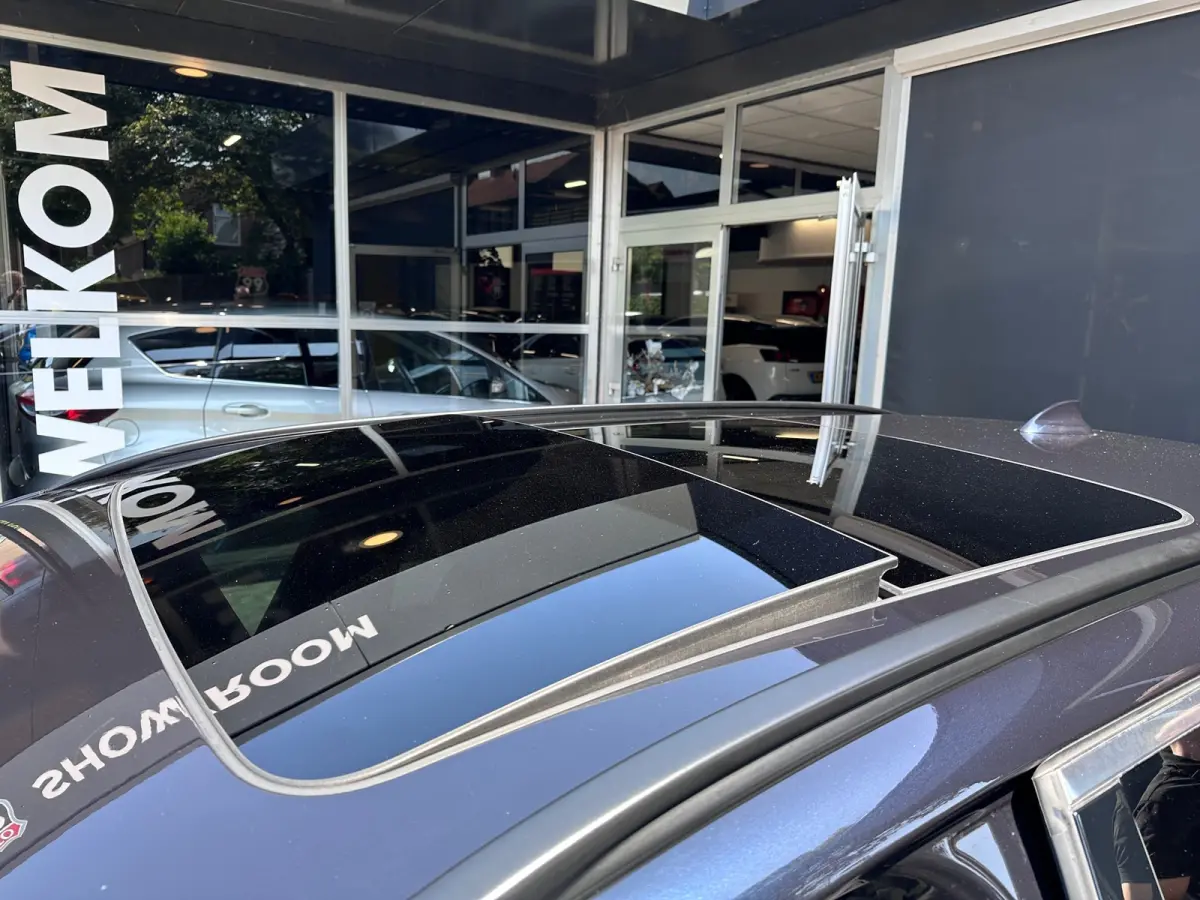 520i High Executive M-SPORT / PANO / MEMORY / TREKHAAK