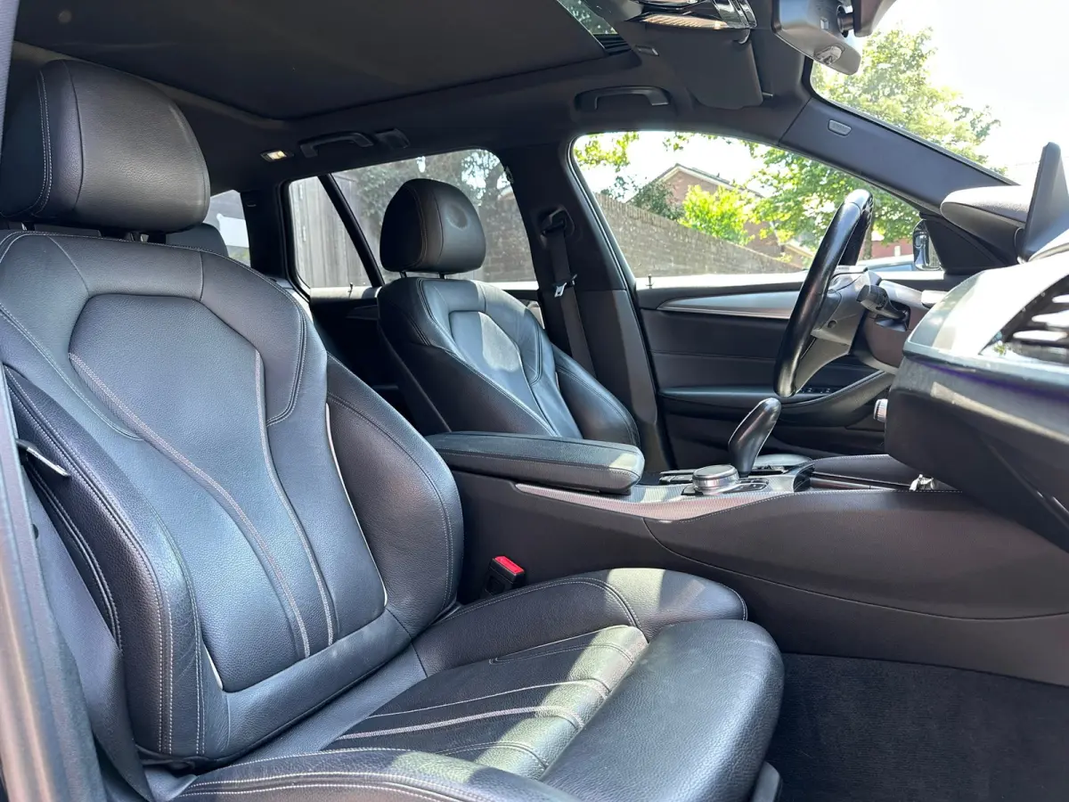 520i High Executive M-SPORT / PANO / MEMORY / TREKHAAK