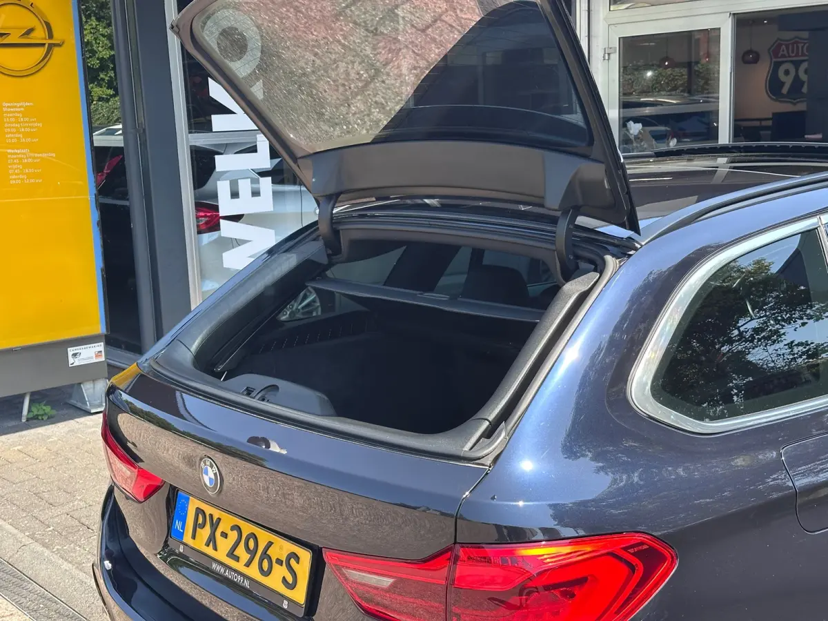 520i High Executive M-SPORT / PANO / MEMORY / TREKHAAK