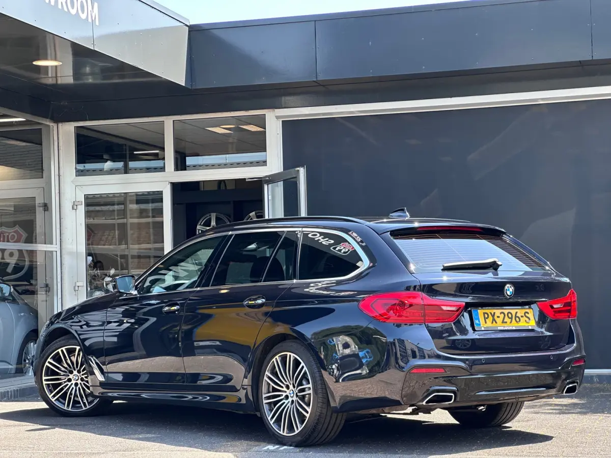 520i High Executive M-SPORT / PANO / MEMORY / TREKHAAK
