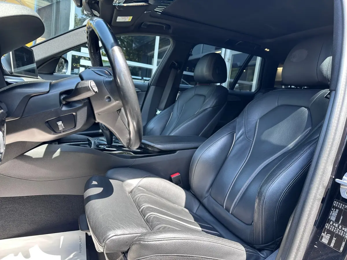 520i High Executive M-SPORT / PANO / MEMORY / TREKHAAK