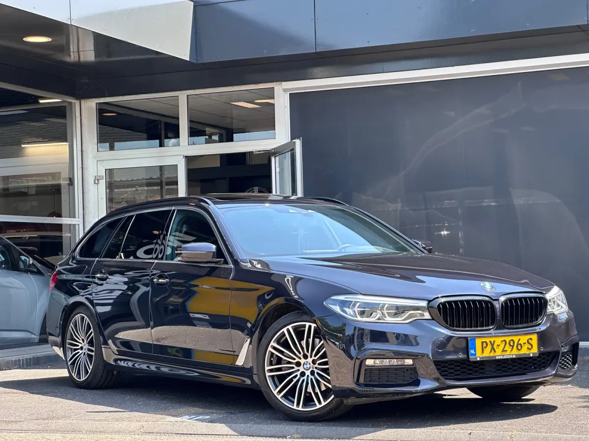 520i High Executive M-SPORT / PANO / MEMORY / TREKHAAK