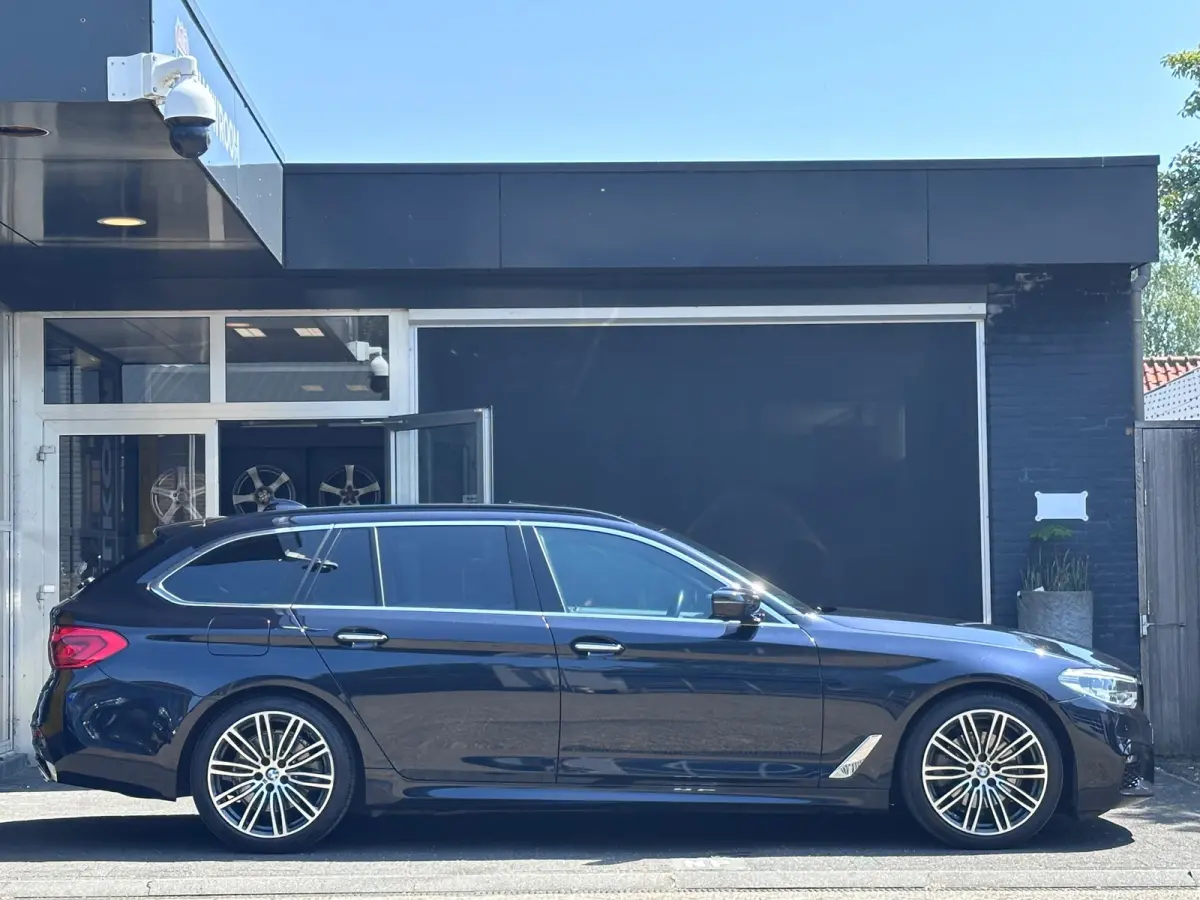 520i High Executive M-SPORT / PANO / MEMORY / TREKHAAK