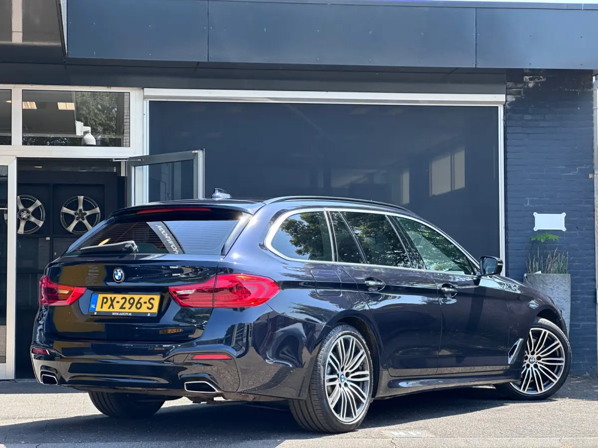 520i High Executive M-SPORT / PANO / MEMORY / TREKHAAK