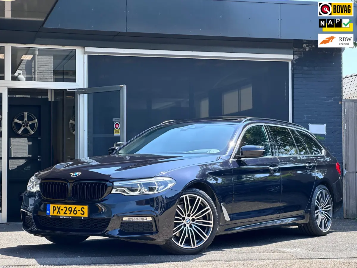 520i High Executive M-SPORT / PANO / MEMORY / TREKHAAK