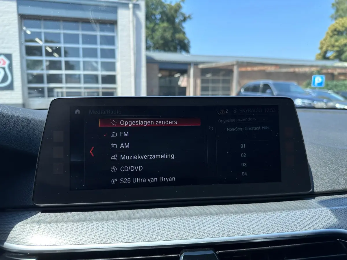 520i High Executive M-SPORT / PANO / MEMORY / TREKHAAK
