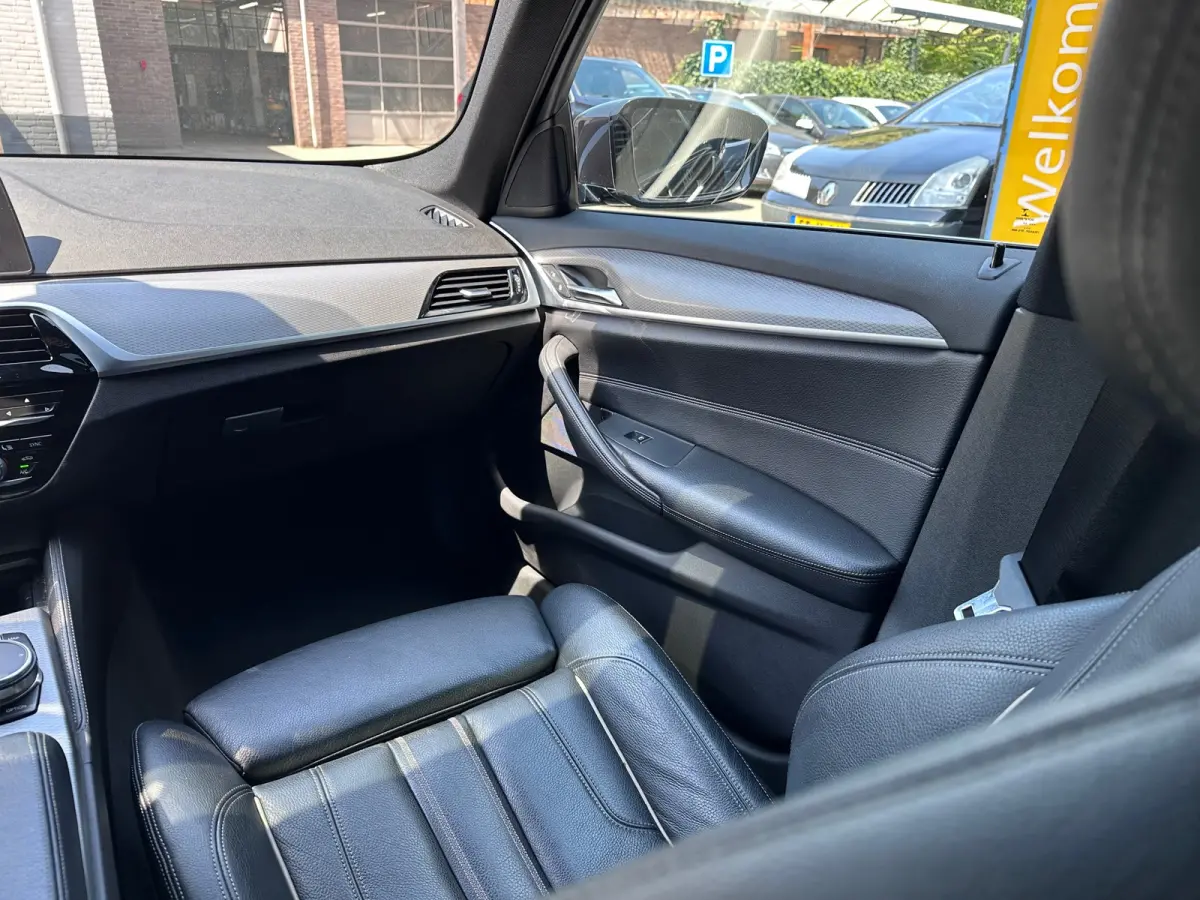 520i High Executive M-SPORT / PANO / MEMORY / TREKHAAK