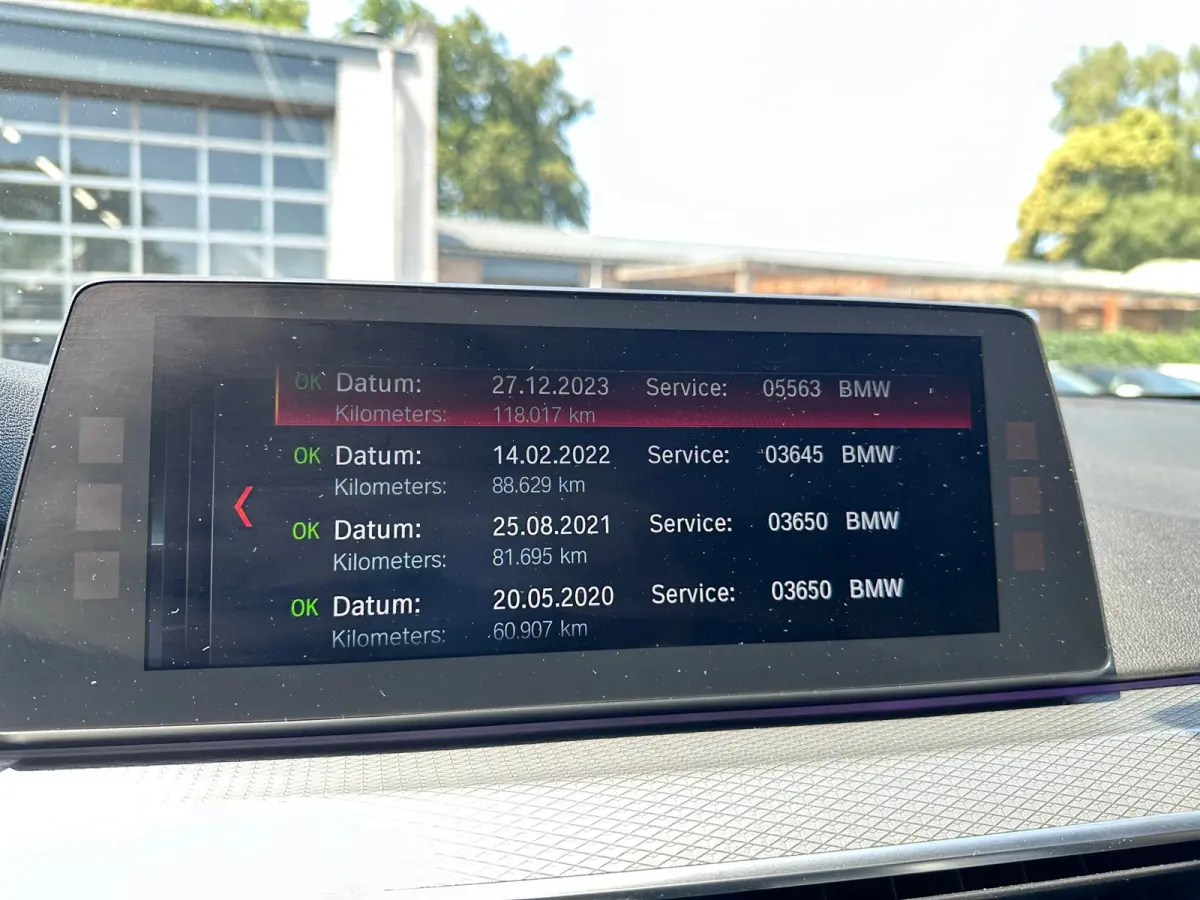 520i High Executive M-SPORT / PANO / MEMORY / TREKHAAK