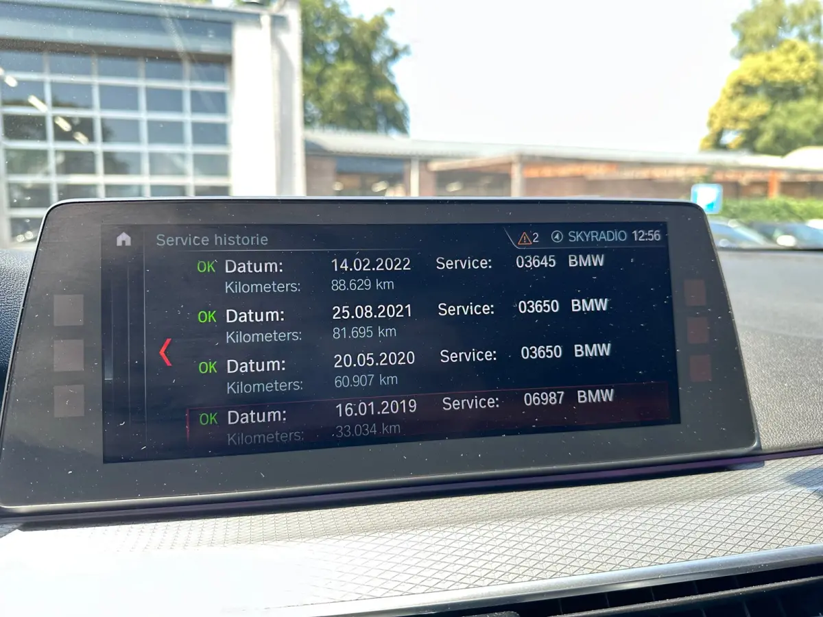 520i High Executive M-SPORT / PANO / MEMORY / TREKHAAK