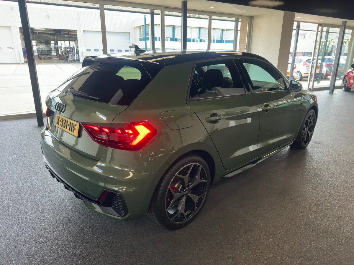 40 TFSI S Line edition one Sonos ACC Half leder