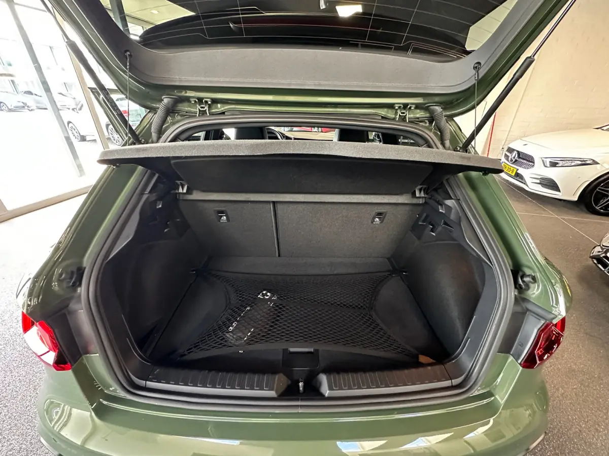 40 TFSI S Line edition one Sonos ACC Half leder