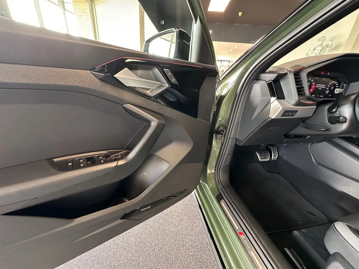 40 TFSI S Line edition one Sonos ACC Half leder