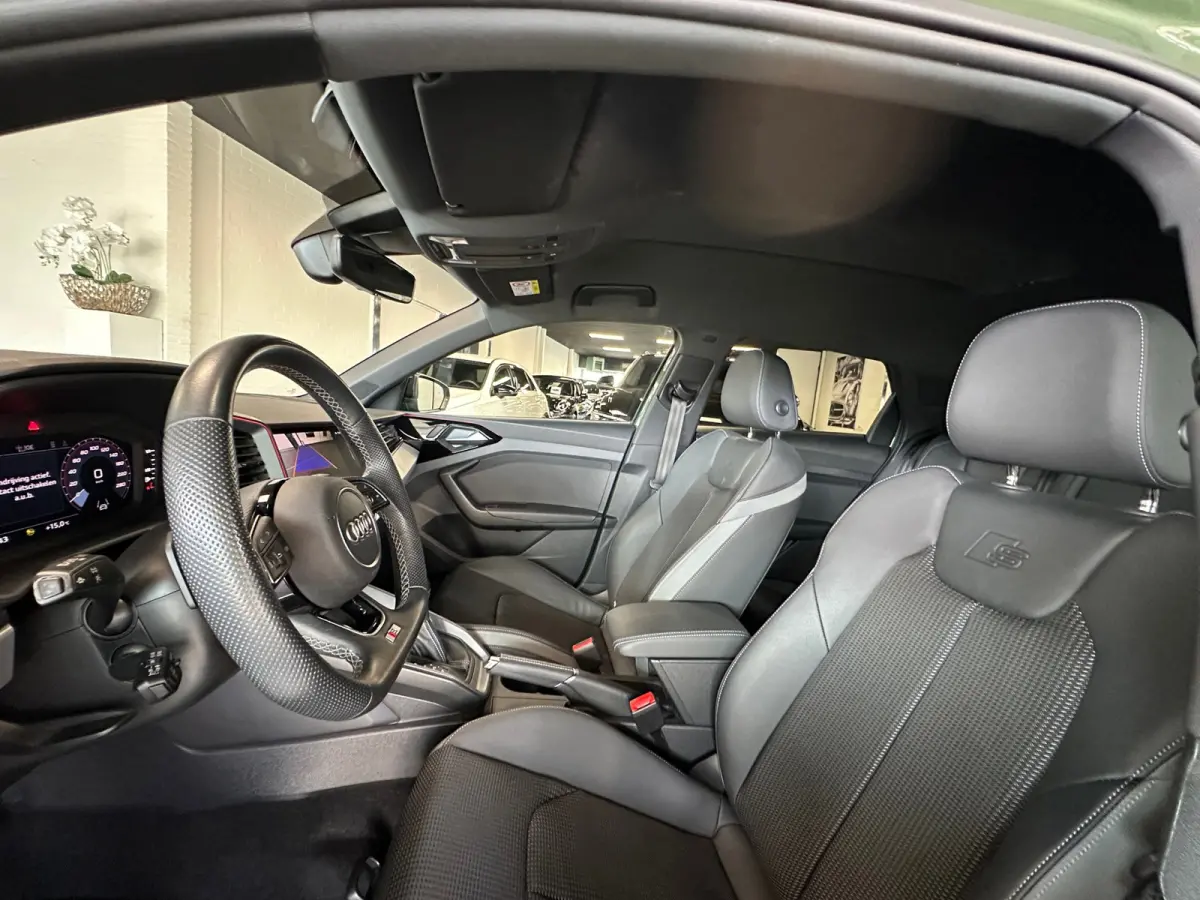 40 TFSI S Line edition one Sonos ACC Half leder