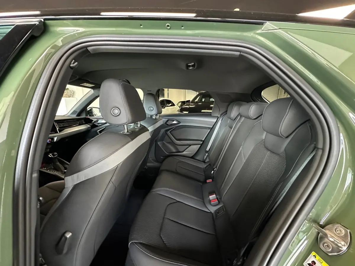 40 TFSI S Line edition one Sonos ACC Half leder