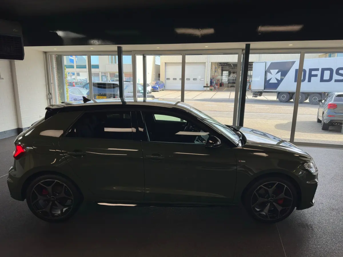 40 TFSI S Line edition one Sonos ACC Half leder