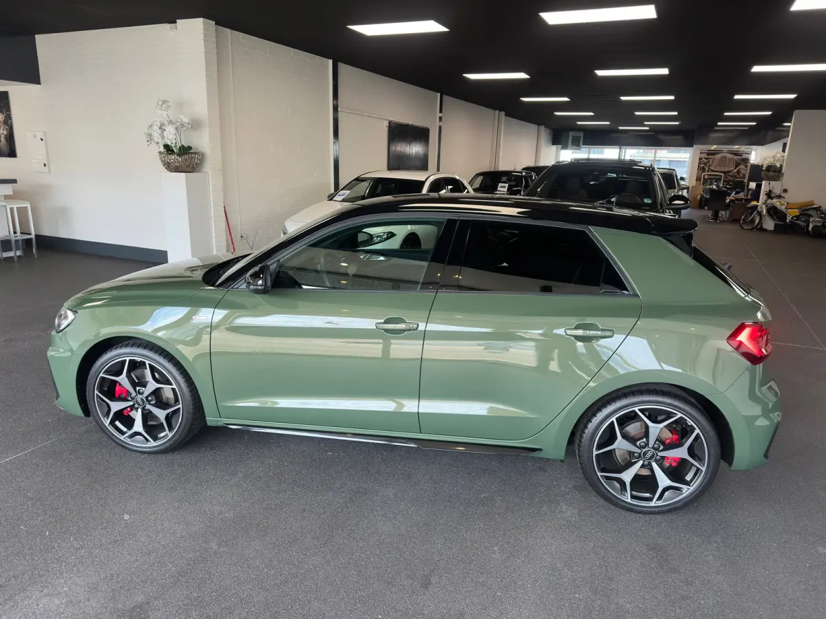 40 TFSI S Line edition one Sonos ACC Half leder