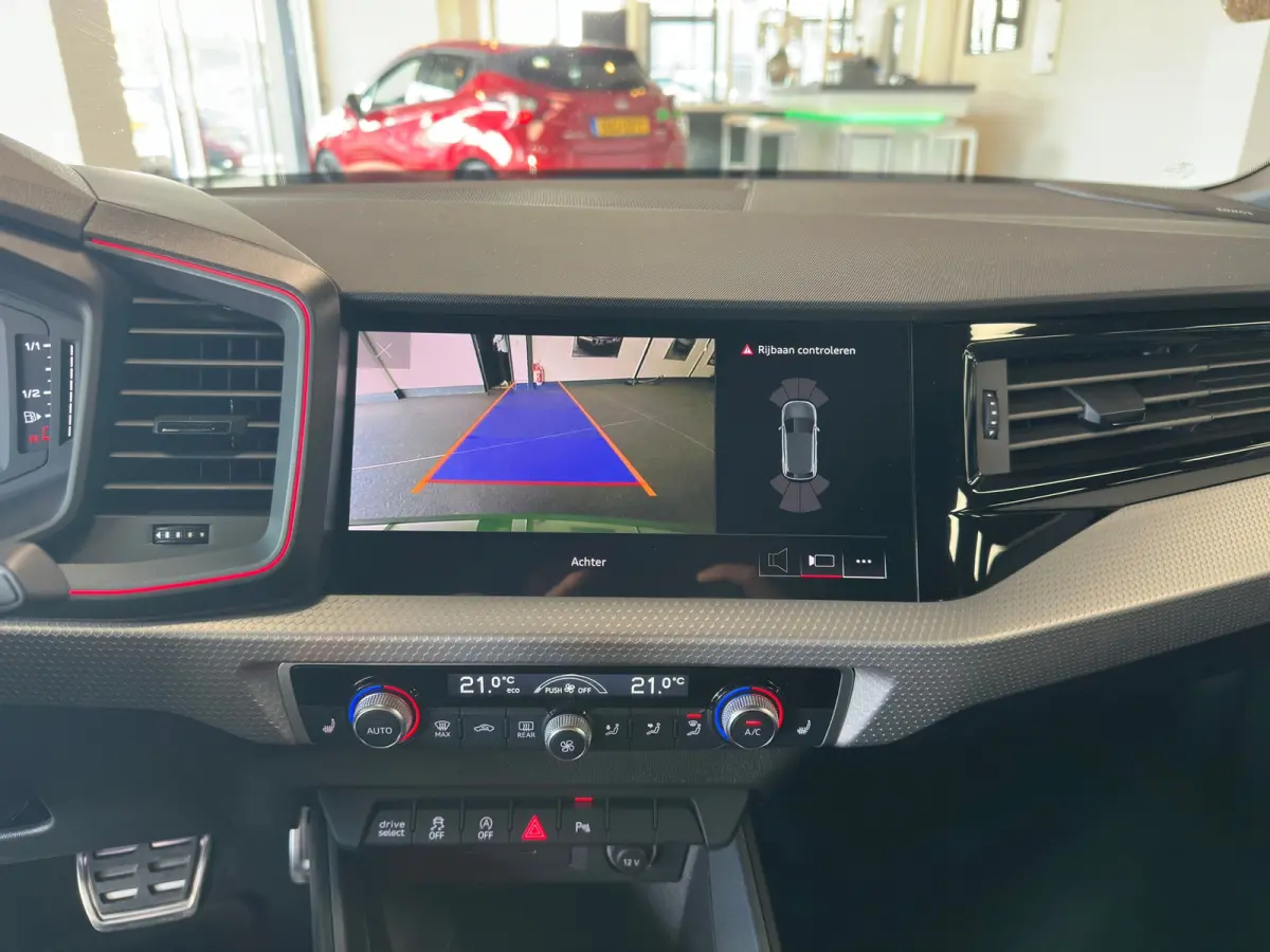 40 TFSI S Line edition one Sonos ACC Half leder
