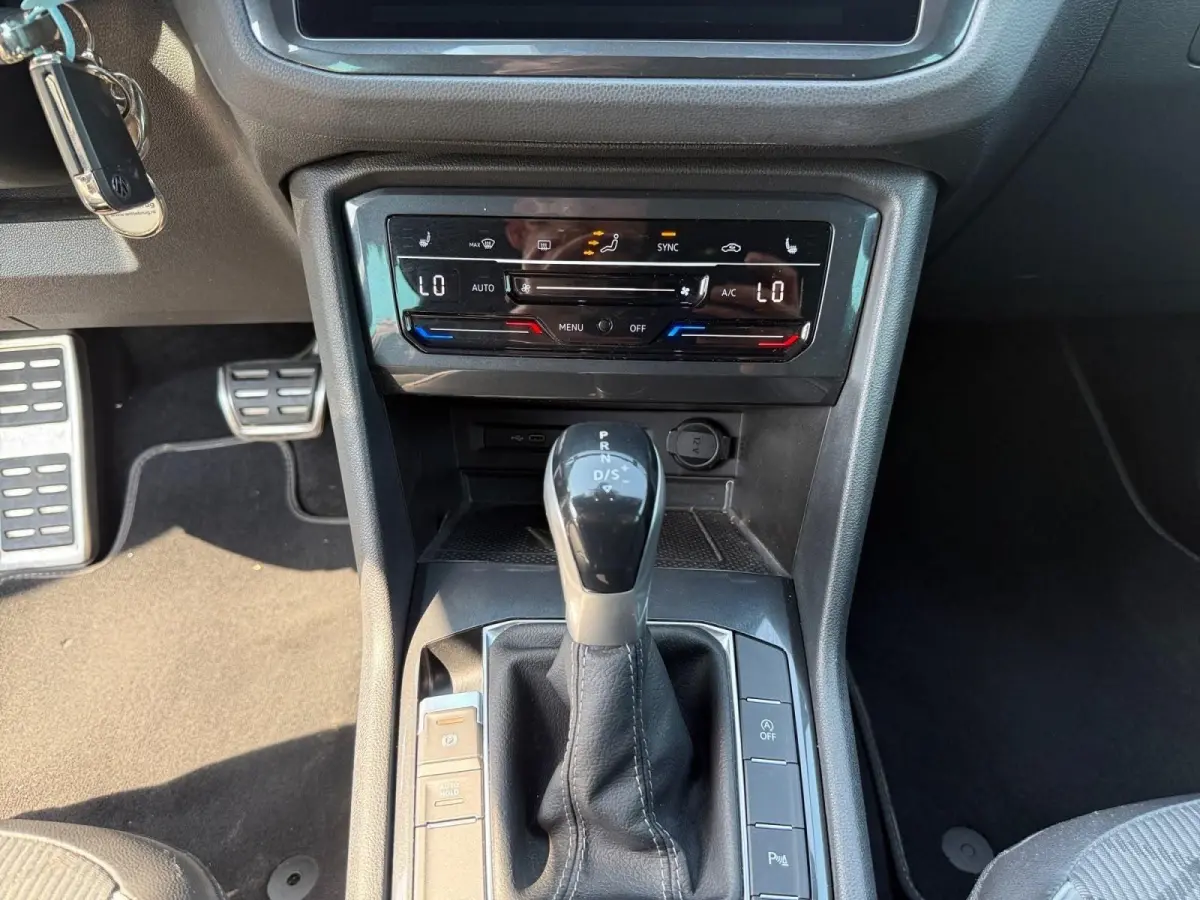 1.5 TSI R-Line Business+ | Automaat | Cruise Control | Climate Control | Digital Dashboard | Stoelverwarming | Stuurverwarming | Navigatie | Parkeersensoren |