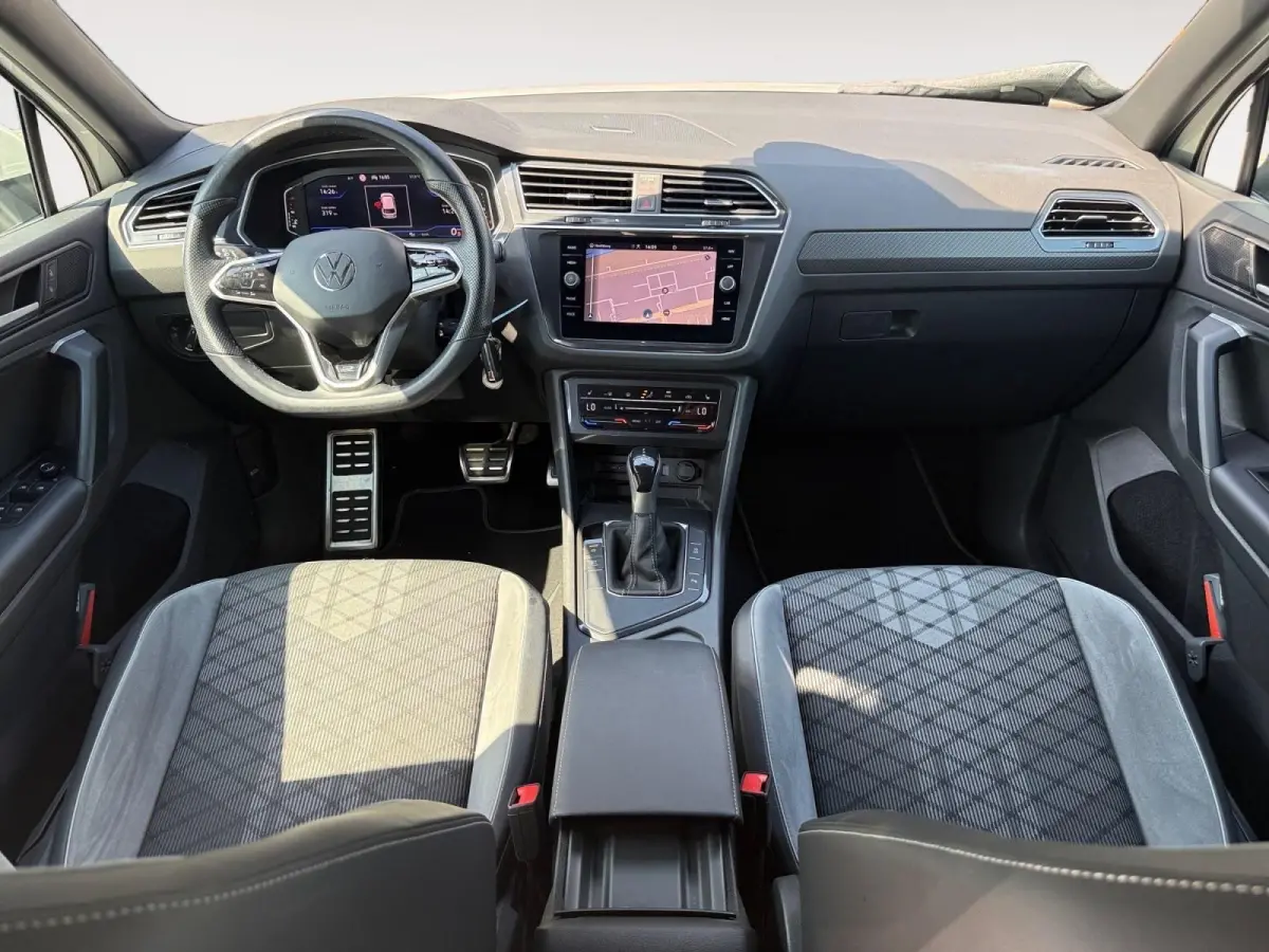 1.5 TSI R-Line Business+ | Automaat | Cruise Control | Climate Control | Digital Dashboard | Stoelverwarming | Stuurverwarming | Navigatie | Parkeersensoren |
