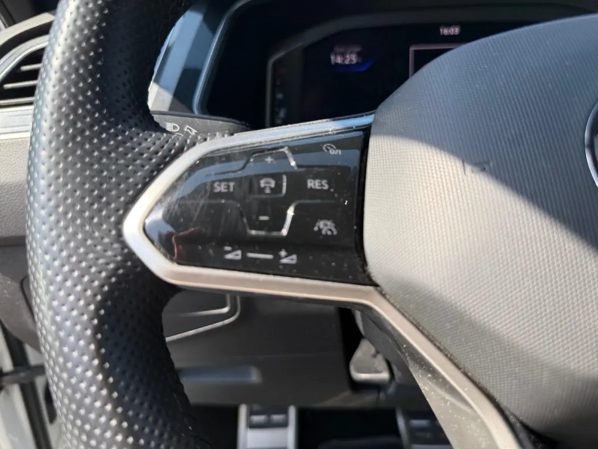 1.5 TSI R-Line Business+ | Automaat | Cruise Control | Climate Control | Digital Dashboard | Stoelverwarming | Stuurverwarming | Navigatie | Parkeersensoren |