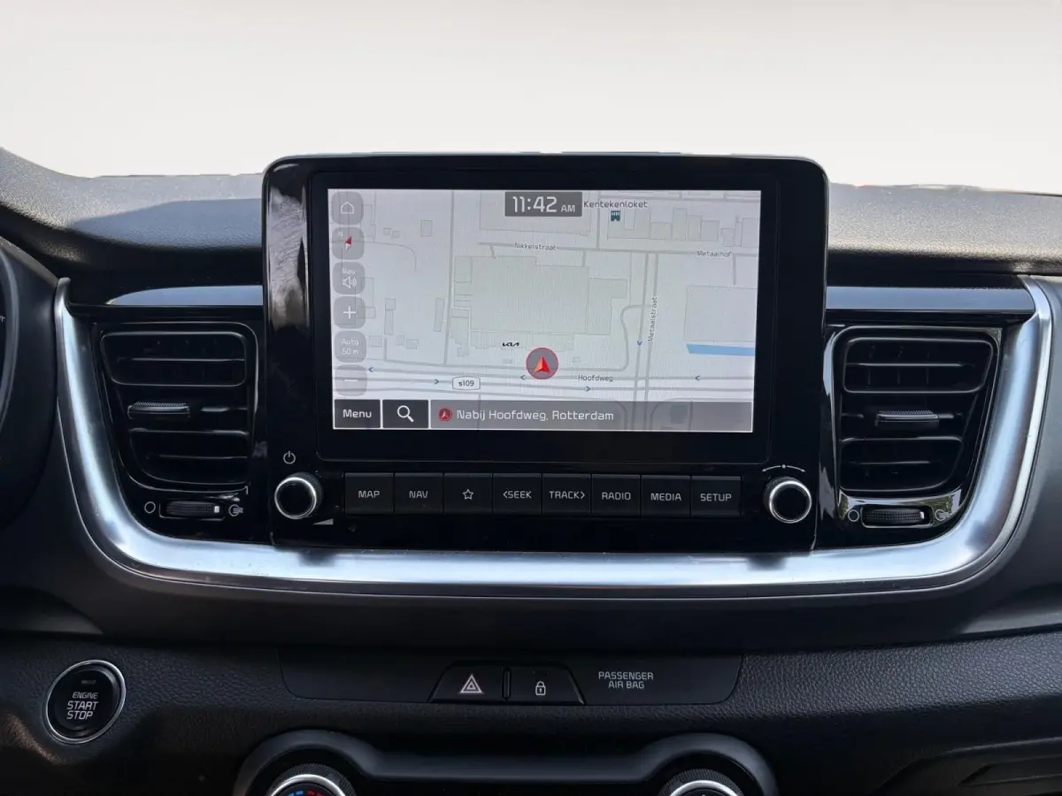 1.0 T-GDi MHEV DynamicPlusLine | Cruise Control | Climate Control | Navigatie | Camera | LM Velgen | Parkeersensoren |