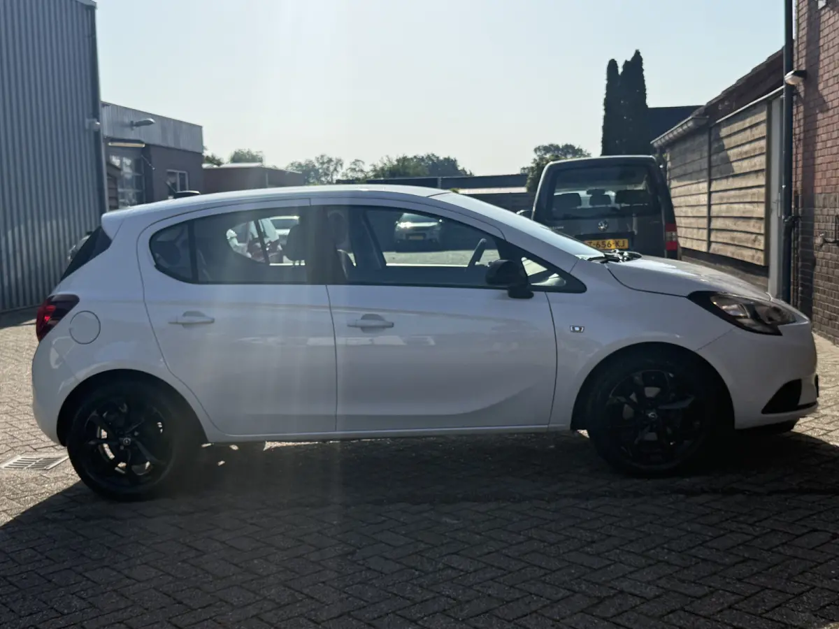 Corsa. 1.4 Black Edition | CARPLAY | CRUISE | NAVI | PARELMOER WIT |