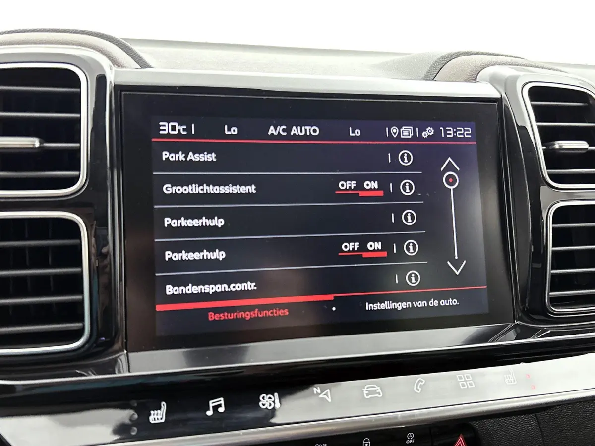 Shine 180pk Automaat | Lederen bekleding | Elektrisch verstelbare bestuurdersstoel met geheugen | Panoramisch schuifdak | Elektrische achterklep | Navigatie | Camera achter | Apple Carplay e